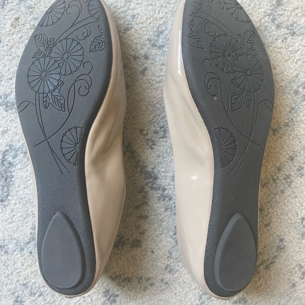 Steve Madden Women's Nude Flats - Picture 9 of 9